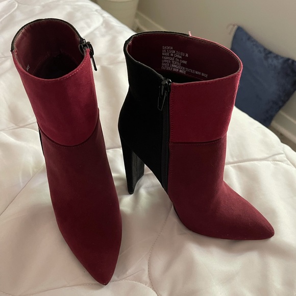 Red and black heeled boots - Picture 3 of 6
